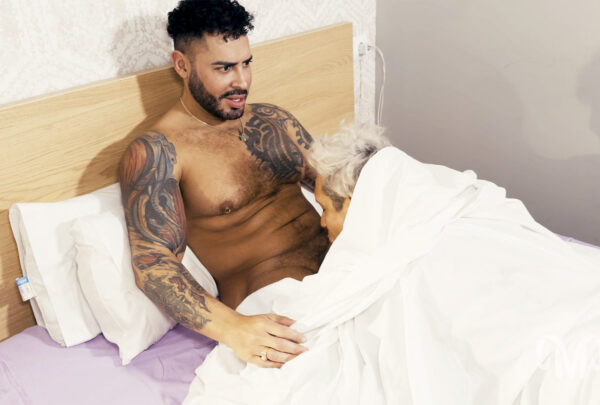 Vicktor Rom se folla a joven latino